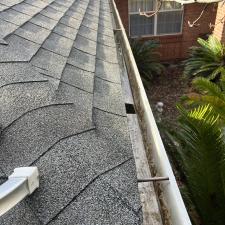 Top-Notch-Gutter-Cleaning-in-Navarre-Florida 1